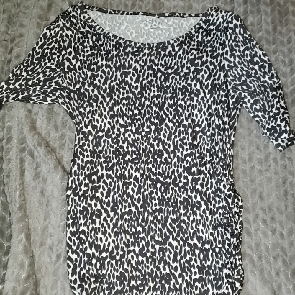 A glow brand from kohl's maternity shirt small